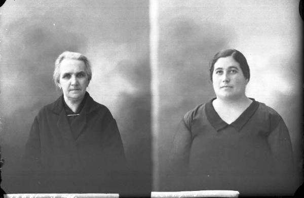 Donna - ritratto - mezzo busto [committenza Baraldi Maria - Rivanazzano] [a destra]
Donna - ritratto - mezzo busto [committenza Ferraresi Maria - Voghera] [a sinistra]