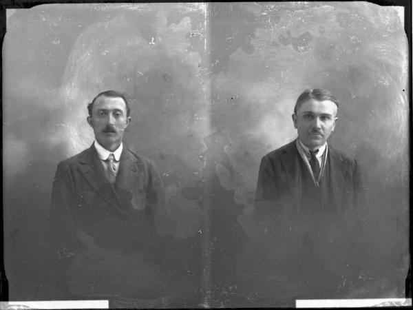 Uomo - ritratto - mezzo busto [committenza Faccioli Luigi - Montebello] [a destra]
Uomo - ritratto - mezzo busto [committenza Ferraresi Giovanni - Pizzale] [a sinistra]