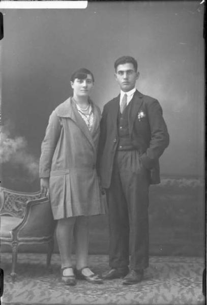 Uomo e donna - ritratto - figura intera - [committenza Luigi Covini - Voghera - Cascina S. Brigida]