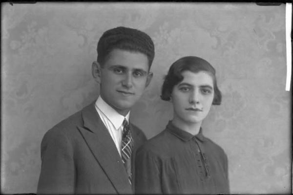 Uomo e donna - ritratto - mezzo busto [committenza Azmi Tushe - Voghera]