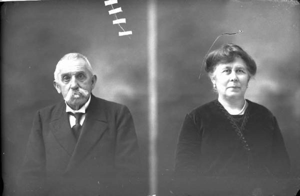 Donna - ritratto - fototessera [committenza ] [a destra]
Uomo - ritratto - fototessera [committenza Lodi Dott. Vittorio e Signora - Torrazza Coste] [a sinistra]
