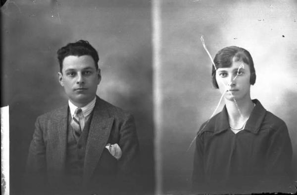 Donna - ritratto - fototessera [committenza Bertinelli Teresa - Voghera] [a destra]
Uomo - ritratto - fototessera [committenza Scarpa Carlo - Voghera] [a sinistra]