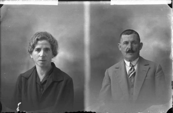 Uomo - ritratto - fototessera [committenza Scaglia Alessandro - Porana] [a destra]
Donna - ritratto - fototessera [committenza Albera Lucia - Oramala] [a sinistra]