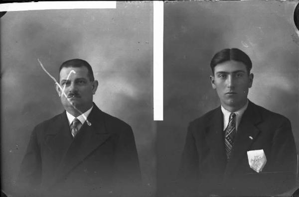 Uomo - ritratto - fototessera [committenza Bernini Angelo - Voghera] [a destra]
Uomo - ritratto - fototessera [committenza Bergonzi Carlo - Voghera] [a sinistra]