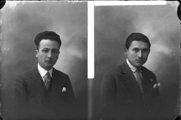 Uomo - ritratto - fototessera [committenza Sella Francesco - Voghera, parrucchiere] [a destra]
Uomo - ritratto - fototessera [committenza Giorgi Francesco - Voghera] [a sinistra]