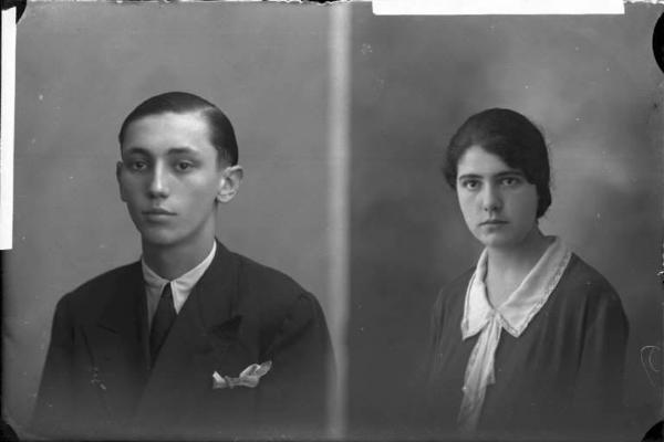 Donna - ritratto - fototessera [committenza Manelli Giuseppina - Voghera] [a destra]
Uomo - ritratto - fototessera [committenza Palmieri Giulio - Voghera] [a sinistra]