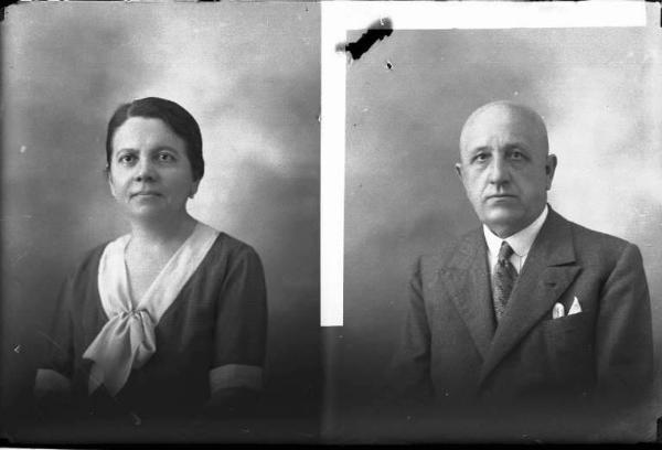 Uomo - ritratto - fototessera [committenza Joeschke Franz - Lungavilla] [a destra]
Donna - ritratto - fototessera [committenza Fioravanti Maria - Retorbido] [a sinistra]