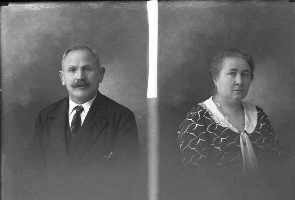 Donna - ritratto - fototessera [committenza Amiotti Giovanni e Signora - Voghera] [a destra]
Uomo - ritratto - fototessera [committenza  Amiotti Giovanni e Signora - Voghera] [a sinistra]