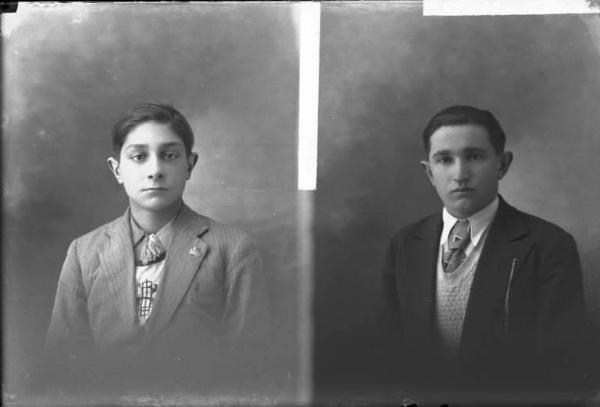 Uomo - ritratto - fototessera [committenza Curone Silvio - Cascina Tiberia] [a destra]
Ragazzo - ritratto - fototessera [committenza Re Ernesto - Cornale] [a sinistra]
