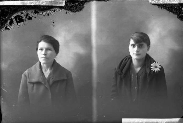 Donna - ritratto - fototessera [committenza Decaroli Iolanda - Voghera] [a destra]
Donna - ritratto - fototessera [a sinistra]
