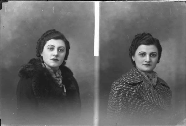 Donna - ritratto - fototessera [committenza Scovenna Ida e Giuseppina] [a destra]
Donna - ritratto - fototessera [committenza Scovenna Ida e Giuseppina] [a sinistra]