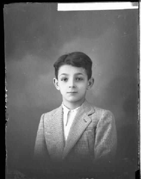 Ragazzo - ritratto - fototessera [committenza Fasola Rodolfo - Voghera]