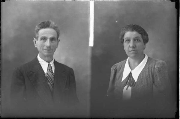 Donna - ritratto - fototessera [a destra]
Uomo - ritratto - fototessera [a sinistra]