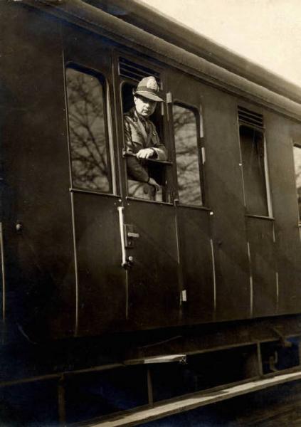 Giuseppe Bottai - Partenza in treno dalla stazione di Roma