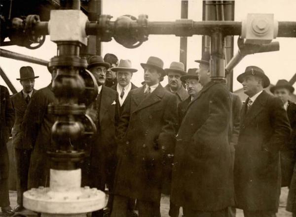 Giuseppe Bottai - Visita agli impianti petroliferi di Fontevivo