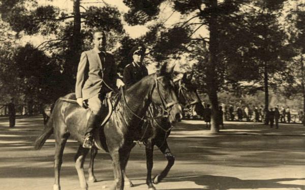 Giuseppe Bottai - Passeggiata a cavallo a Villa Borghese