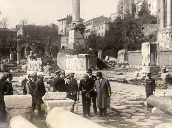 Giuseppe Bottai - Visita del re Vittorio Emanuele III al Foro Romano