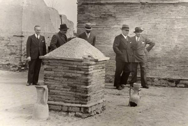 Giuseppe Bottai - Visita di Mussolini a Ostia Antica