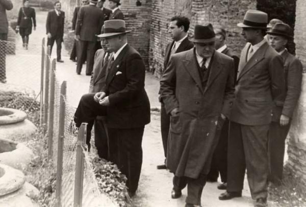 Giuseppe Bottai - Visita di Mussolini a Ostia Antica