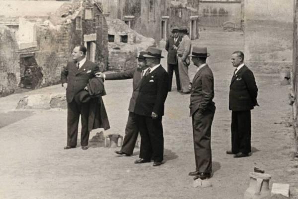 Giuseppe Bottai - Visita di Mussolini a Ostia Antica