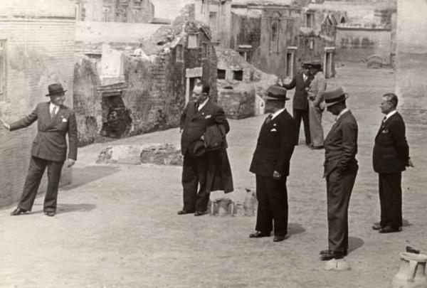 Giuseppe Bottai - Visita di Mussolini a Ostia Antica