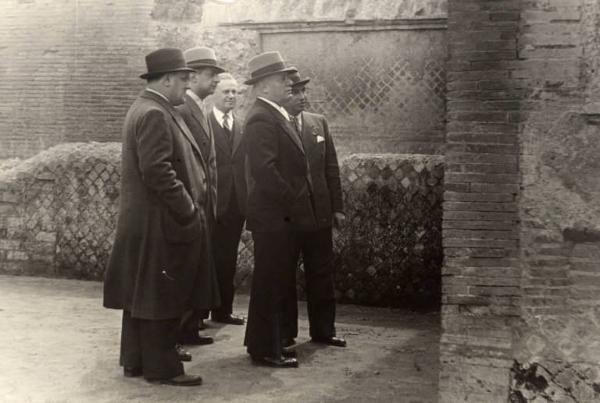 Giuseppe Bottai - Visita di Mussolini a Ostia Antica