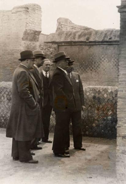 Giuseppe Bottai - Visita di Mussolini a Ostia Antica