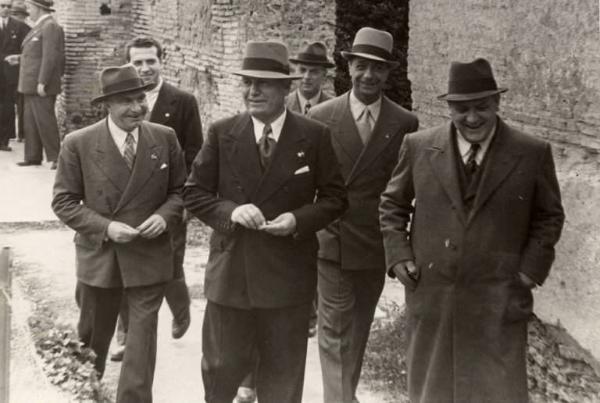 Giuseppe Bottai - Visita di Mussolini a Ostia Antica