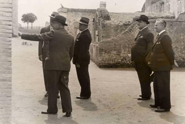 Giuseppe Bottai - Visita di Mussolini a Ostia Antica