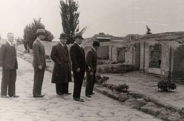 Giuseppe Bottai - Visita di Mussolini a Ostia Antica