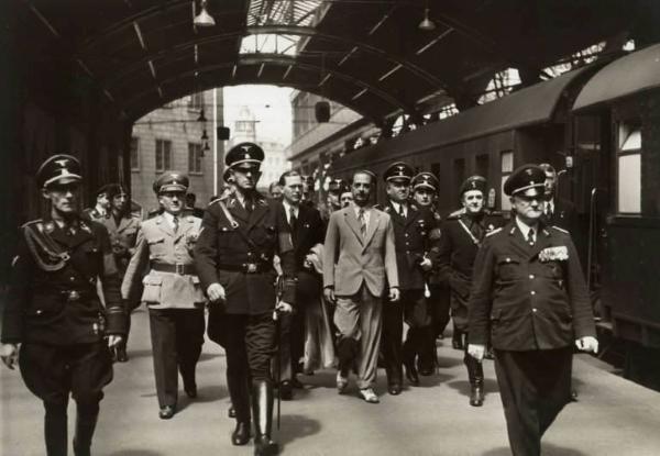 Giuseppe Bottai - Visita a Colonia - Arrivo alla Stazione