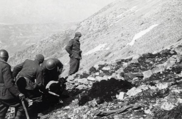 Guerra d'Albania - Fronte greco - Postazione della Divisione Julia sul monte Scendèli