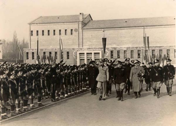 Giuseppe Bottai - Visita alle organizzazioni giovanili fasciste