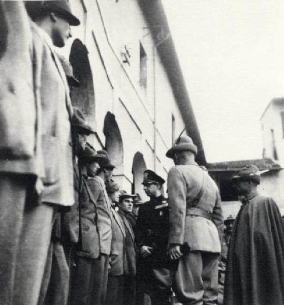 Giuseppe Bottai - Visita alla caserma degli alpini di S. Silvestro