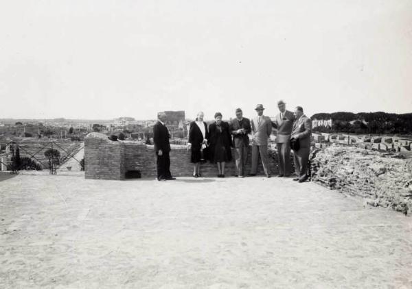 Giuseppe Bottai - Visita agli scavi di Ostia