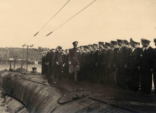 Giuseppe Bottai - Guerra mondiale, seconda - Rassegna dei marinai del sommergibile Toti