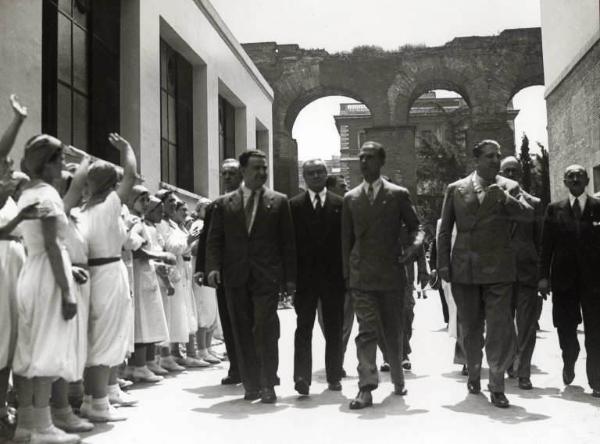 Giuseppe Bottai - Visita alla centrale del latte di Roma