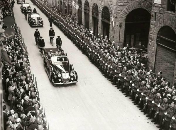 Giuseppe Bottai - Visita del re Vittorio Emanuele a Firenze