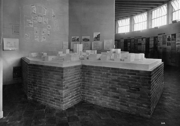 V Triennale - Mostra internazionale di architettura moderna - I° galleria dell'Italia - Italia che si rinnova - Modello in scala della città universitaria di Roma