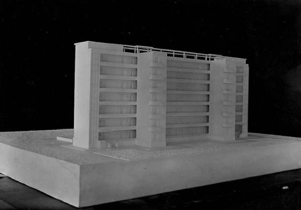V Triennale - Mostra internazionale di architettura moderna - I° galleria dell'Italia - Modello in scala di case popolari di Enrico Griffini ed Eugenio Faludi