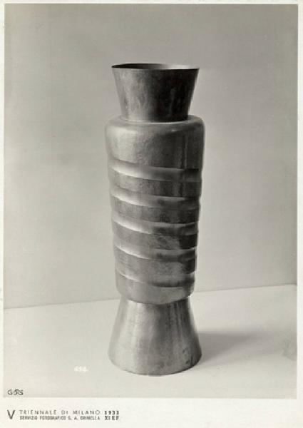 V Triennale - Arti decorative e industriali - Cristalli-metalli-illuminazione - Vaso in rame
