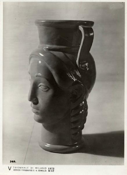 V Triennale - Arti decorative e industriali - Sala dell'E.N.A.P.I. - Ceramica - Vaso in ceramica di Anselmo Bucci