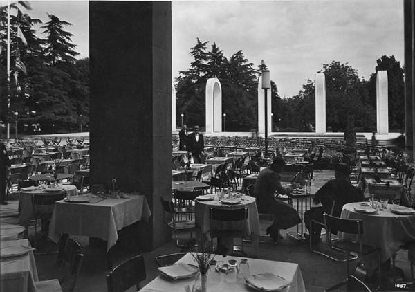 V Triennale - Piazzale d'onore - Caffè ristorante - Archi ornamentali di Mario Sironi