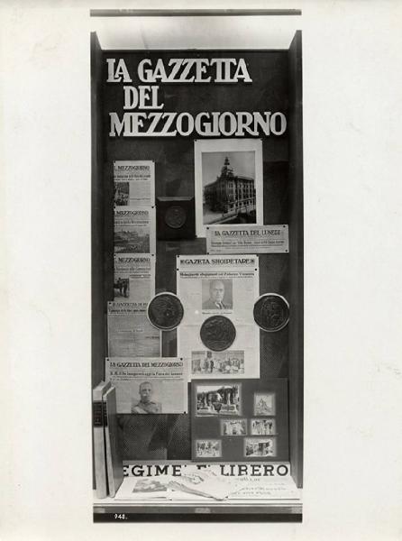 V Triennale - Mostre nel parco - Padiglione della stampa - Stampa italiana contemporanea - Vetrina de "La Gazzetta del mezzogiorno"