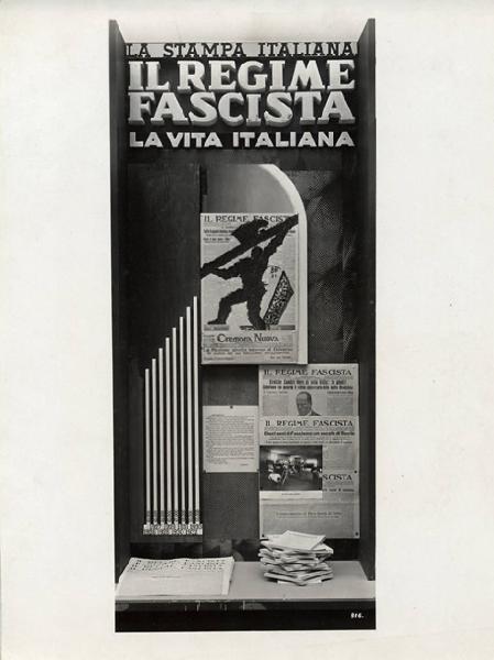 V Triennale - Mostre nel parco - Padiglione della stampa - Stampa italiana contemporanea - Vetrina de "Il regime fascista"