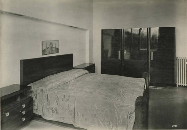V Triennale - Mostra dell'abitazione - Casa minima di Alessandro Cairoli, G.B. Varisco e Osvaldo Borsani - Camera da letto matrimoniale