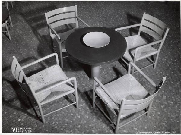 VI Triennale - Palazzo dell'Arte - Caffè e mescita con birreria all'aperto - Tavolino con sedie