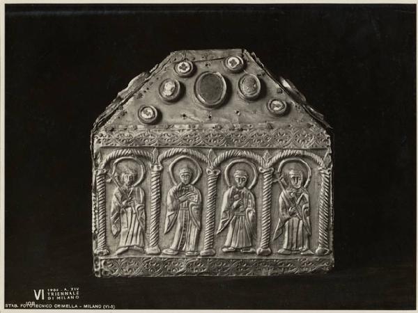 VI Triennale - Mostra dell'antica oreficeria italiana - Vetrina VII. Oreficerie barbariche e romaniche - Cassetta per reliquie