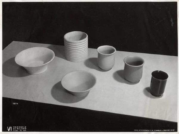 VI Triennale - Galleria delle arti decorative e industriali - Vasi e coppe di porcellana