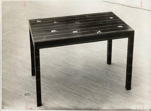 VI Triennale - Sezione dell'E.N.A.P.I. - Mobili di legno - Tavolino in ebano con intarsi in tartaruga e madreperla